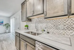 West Side 5 bedroom Home. Great Location !!! - Image 4