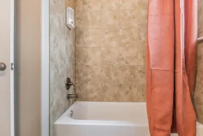 Cheerful 3 Bedroom Home, King Bed, 10 min from Palo Duro Canyon, Fireplace, Washer Dryer - Image 5