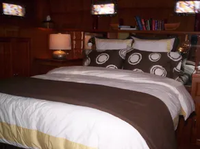Green Turtle II Luxury Yacht B & B Boston Harbor Boston # 1 B & B - Image 5