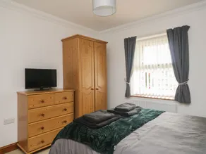 Shoreside Cottage - Image 4