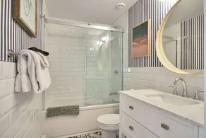 Old Quebec Penthouse | River Views & Balcony - Image 3