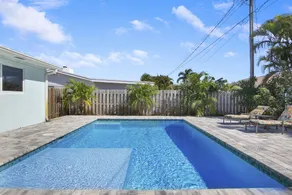 Heated salt water-pool & spa, walk to local beach, park, boat ramp, restaurants. - Image 3