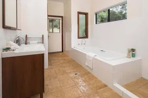 Posizione perfetta per l'accesso a cantine, gallerie e spiagge - Image 3