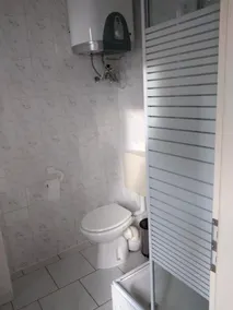 The apartment has about 40 square meters of living space and is equipped with a kitchen, dining area (for 4 people) and a sofa bed and TV. - Image 2