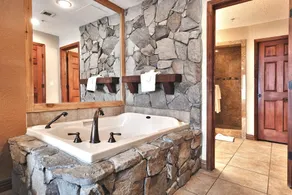 Appartement en copropriété avec jacuzzi, piscine chauffée et sauna | Vue montagne - Image 5