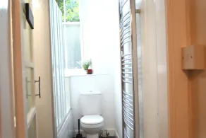 Charming Spacious Central Apartment - Image 3