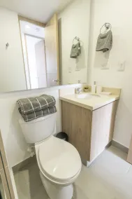 3 Bed 2.5 Bath Modern Apartment in Laureles - Image 5