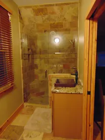 Upscale Apt Available for short/ long stays. Kitchen, bath, laundry w/ Generator - Image 4