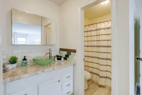 Large 4BR house w/ a Downstairs Bedroom! Fenced Yard+Dog friendly+WFH - Image 4
