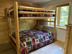 Beautiful log cabin on the Pendleton Creek!  - Image 4