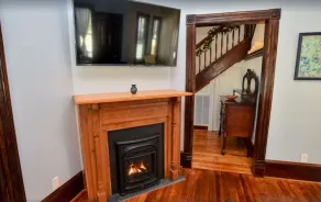 Spacious Fully Restored Victorian, Sleeps 10, 4 Bathrooms - Image 4