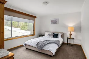 5 minutes to beach/shops ! Family-sized house with games room, deck - Image 5