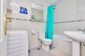 Apartamento Vacacional en Primera Línea con Vista al Mar, Terraza Cubierta y Wi-Fi - Image 4