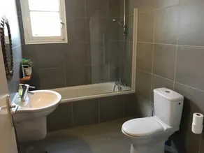Grande maison rénovée avec goût dans deux hectares, avec des vues exceptionnelles - Image 2