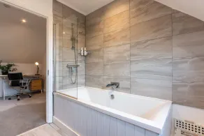 Cotswold holiday let with hot tub - The Old Garage - Image 4