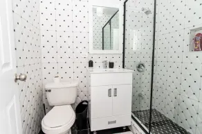 Runaway Bay Gem Suite - Image 2