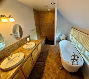 In-town 5 Bedroom Victorian With Heated Pool - Image 2