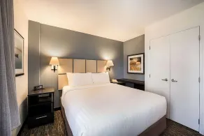 Make Your Trip More Enjoyable! Kitchen, Pets Allowed, Private Parking - Image 5