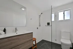 The Elm Apartments - The Pink Room - Image 5