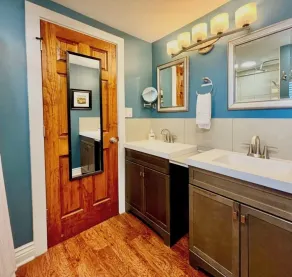 Sycamore Guesthouse, Sleeps 14+, Steps to Journeyman Distillery! - Image 4