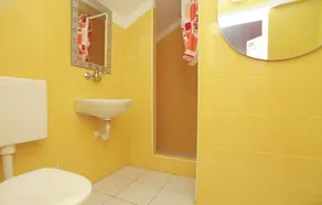 Dragan's Den - Double Room with Private Bathroom - Image 2