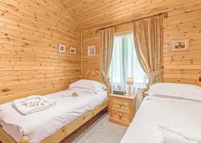 3 bedroom accommodation in Tilford, Farnham - Image 5