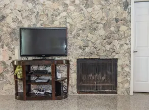 Familyfriendly house in quiet area PompanoBeach, heated saltwater pool - Image 2