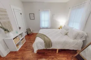 Boho 2-Schlafzimmer-Bungalow in Delano – 2 Kings, haustierfreundlich, großer eingezäunter Garten, nahe Innenstadt. - Image 4