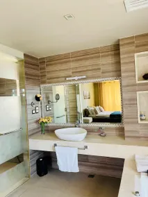 Luxury Oceanline Apartments-Shaza - Image 2
