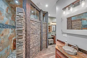 Lakeside Retreat With Hot Tub & Game Room 3 Bedroom Home - Image 5