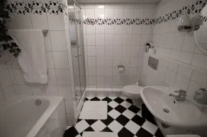 Vacation apartment 76 sqm, basement, 1 bedroom, living-dining room, kitchen, separate WC - Image 2