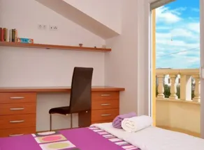 Bright Kaštela Apartment with Balcony and Private Parking - Image 4