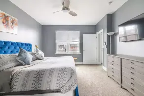 Luxurious 4BR Urban Oasis Sleeps 12 Pets OK Private Backyard & 2 Car Garage - Image 5