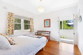 Green Cottage: Waterfront family holiday paradise, private jetty and road access - Image 4