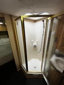 COZY MOTOR HOME... - Image 3