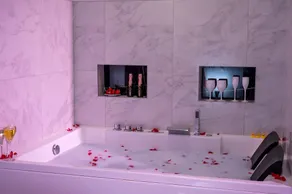 Suite BULLE D'AMOUR Balnèo Spa & Terrasse à 5 min des plages - Image 4