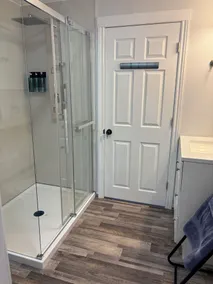 Beautiful 2 bedroom lakefront cottage - Image 3