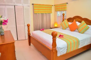 Beautiful 3 Bdrm, 2bth with ocean view sleeps 6 - Image 5