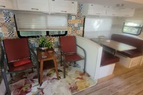 Logan Martin Lake Sunroom camper - Image 4