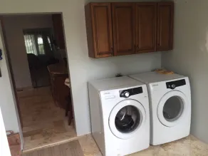 Newly renovated 3 bedroom, 2 bathroom home (8.5 miles from airport) - Image 2
