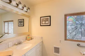 Rose Bud #1 Bedroom Suite in the Heart of the City - Image 3