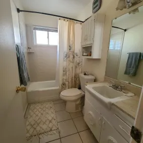 Only 4.8 miles from State Farm- Cardinals- stadium. Lovely 2+ bedroom home - Image 3