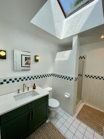 Country Farmhouse with Hot tub, swimming pool & pond on 18 acres - Image 2