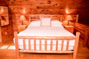 The Rooster Suite in Downtown Banner Elk - Image 3