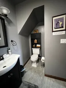 Beautiful victorian house, walk to shopping & historic district, & so much more - Image 5