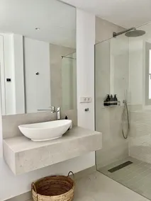 Beautiful Modern Villa 10 minutes from Marbella - Image 5