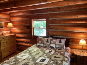 Charming Log Cabin on Beautiful Lake Butterfield - Image 4