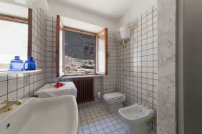 Quiet property set in a genuine context between nature and culture. - Image 4