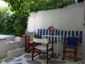 Pour Spitaki Main Building - Image 5