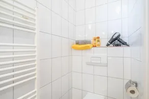 Beautiful 2 Bedroom Apartment incl Parking - Image 3